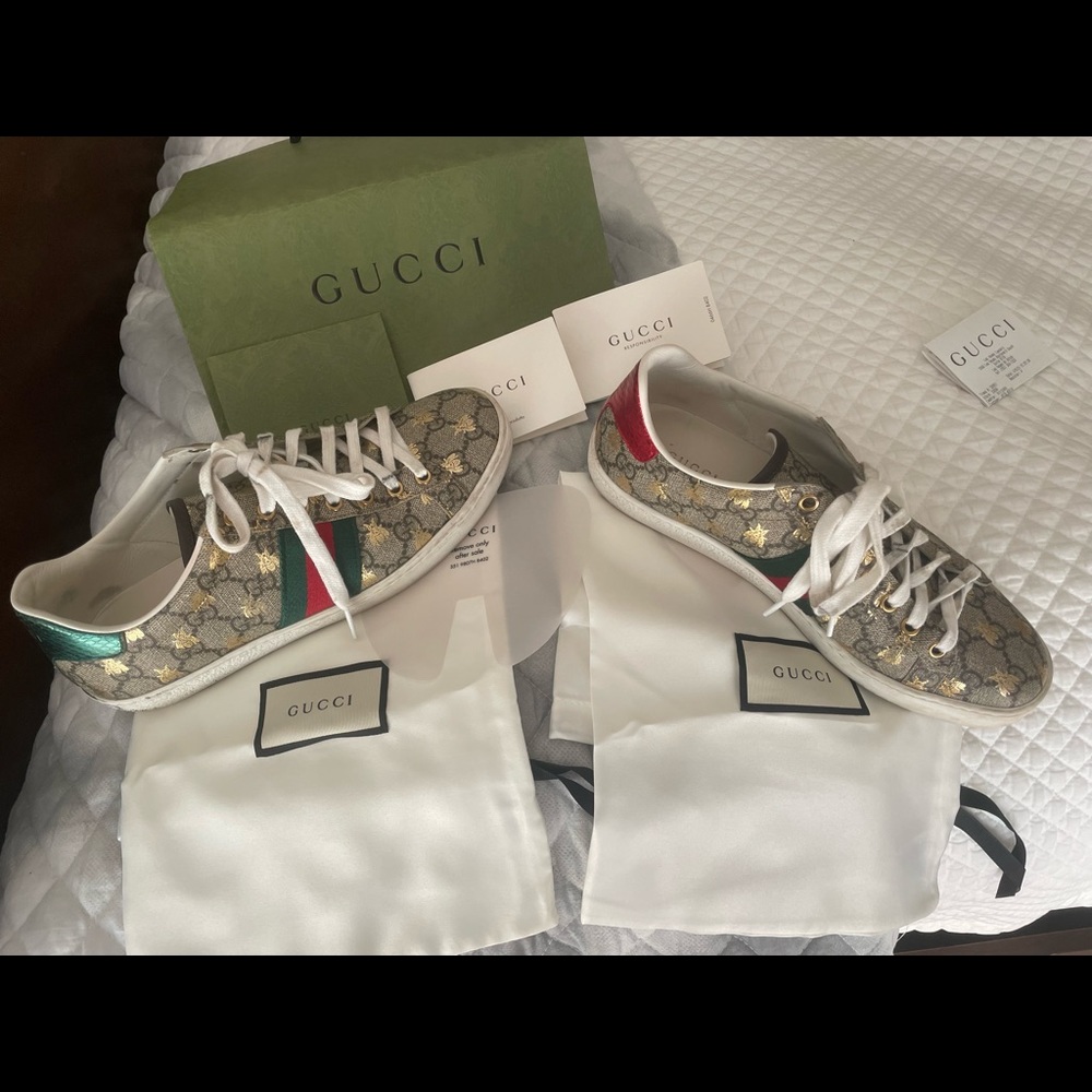 Original Gucci Women's Ace GG Supreme sneaker with bees